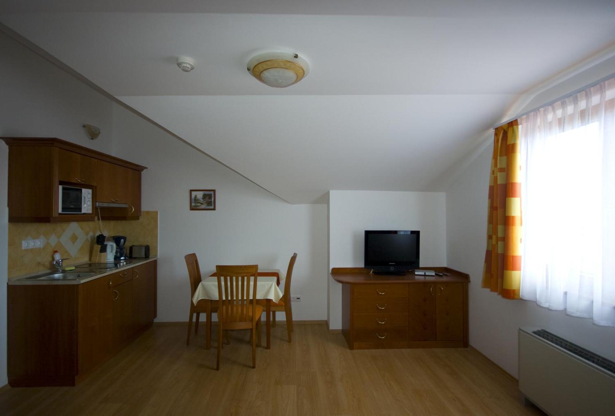 Szerencsemak Panzio Apartment Kehidakustany Bilik gambar